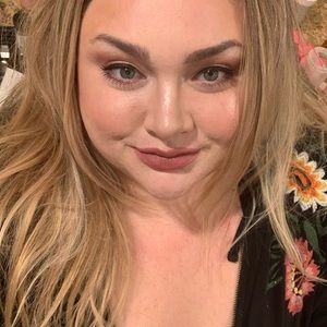 Meet your Posher, Caitlin